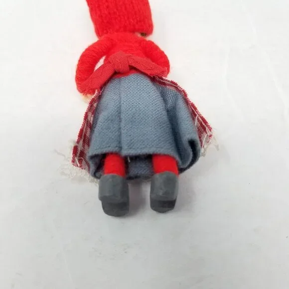 Anne Beate 1994 Cook with spoon Yarn Wrap Dolls Denmark Red Winter Hats 4" B174 - Picture 5 of 5